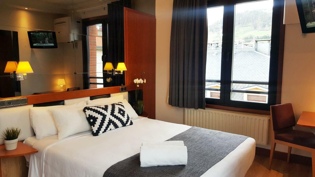 Hotel Oria Толоса Екстериор снимка